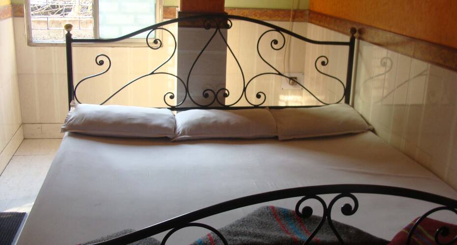 Om Lodge, Kolkata 4
